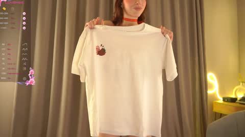 Snapshot of happyvivy chatting on 02-14-25, 11:42 Vivy online show from 02-14-25, 11:42