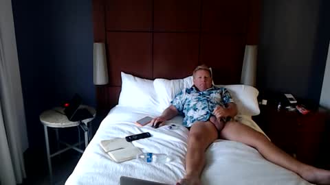 Snapshot of hardblondcouplehawaii chatting on 11-19-25, 05:57 Steele and Cassie online show from 11-19-25, 05:57