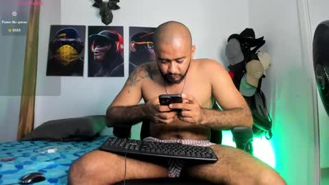 Snapshot of hardboy_latin chatting on 05-12-26, 01:47 hardboy_latin online show from 05-12-26, 01:47