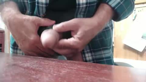 Snapshot of hardbuns chatting on 11-10-25, 05:39 Brad online show from 11-10-25, 05:39