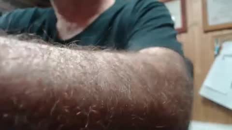 Snapshot of hardbuns chatting on 11-14-25, 09:57 Brad online show from 11-14-25, 09:57