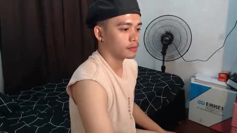 Snapshot of hardickjohnny chatting on 02-27-26, 02:33 JOHN online show from 02-27-26, 02:33