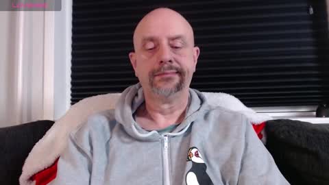 Snapshot of hardmrlazy chatting on 01-06-25, 09:43 MrLazy online show from 01-06-25, 09:43