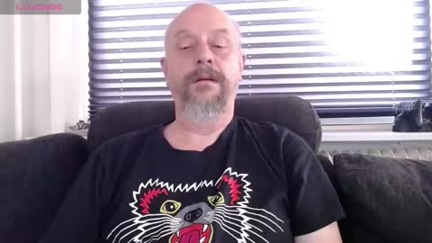 Snapshot of hardmrlazy chatting on 09-19-25, 12:06 MrLazy online show from 09-19-25, 12:06