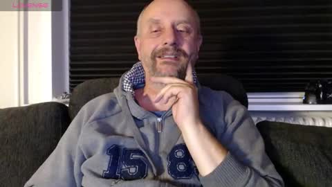 Snapshot of hardmrlazy chatting on 09-26-25, 10:25 MrLazy online show from 09-26-25, 10:25