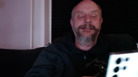 Snapshot of hardmrlazy chatting on 12-13-25, 08:25 MrLazy online show from 12-13-25, 08:25