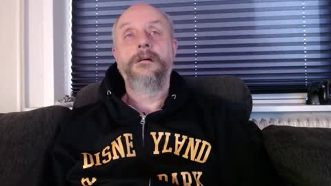 Snapshot of hardmrlazy chatting on 12-18-25, 10:10 MrLazy online show from 12-18-25, 10:10