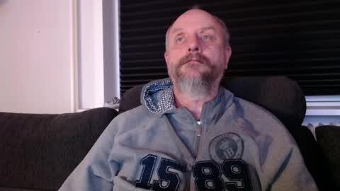 Snapshot of hardmrlazy chatting on 12-20-25, 06:15 MrLazy online show from 12-20-25, 06:15