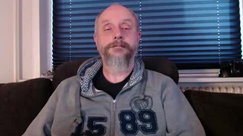 Snapshot of hardmrlazy chatting on 12-22-25, 01:41 MrLazy online show from 12-22-25, 01:41