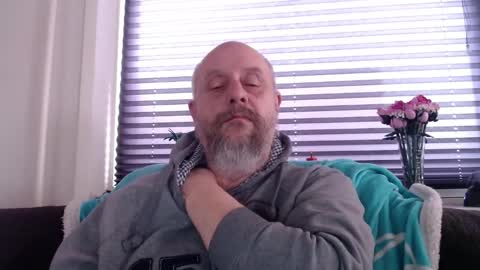 Snapshot of hardmrlazy chatting on 02-16-26, 09:27 MrLazy online show from 02-16-26, 09:27