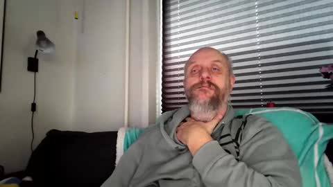 Snapshot of hardmrlazy chatting on 02-22-26, 03:21 MrLazy online show from 02-22-26, 03:21