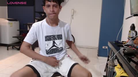 Andres Dean online show from 02-26-25, 01:00