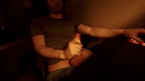 Tom online show from 09-26-25, 05:44