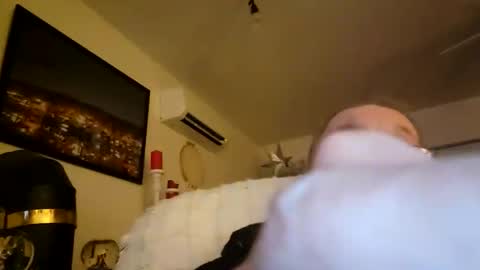 Snapshot of hardwood2222 chatting on 12-17-25, 05:02 Jim online show from 12-17-25, 05:02