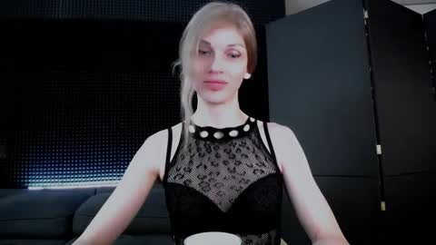 Snapshot of hardy_green chatting on 10-28-25, 04:27 Miss Hardy online show from 10-28-25, 04:27