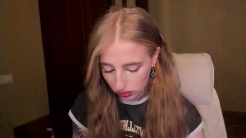 Snapshot of harley_kimm chatting on 11-18-25, 05:45 Julia online show from 11-18-25, 05:45