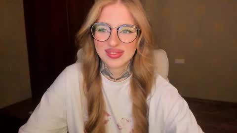 Snapshot of harley_kimm chatting on 11-21-25, 05:39 Julia online show from 11-21-25, 05:39