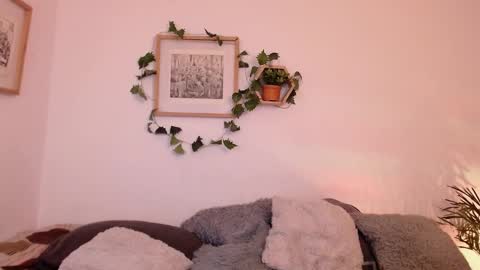 Snapshot of harmonyy01 chatting on 02-27-25, 05:13 Harmony Please help me to reach 100 thumbs up online show from 02-27-25, 05:13