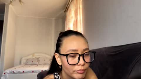 Snapshot of harolddierolf chatting on 10-12-25, 01:48 Naomi online show from 10-12-25, 01:48