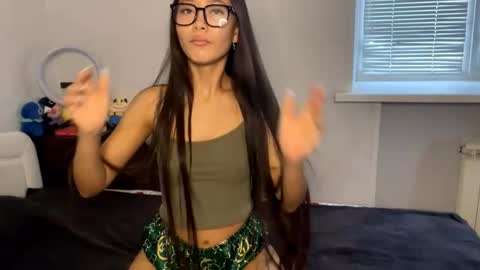Snapshot of harolddierolf chatting on 10-17-25, 01:09 Naomi online show from 10-17-25, 01:09