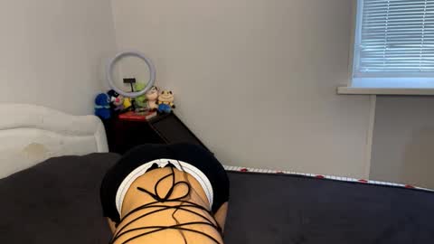 Snapshot of harolddierolf chatting on 10-19-25, 01:06 Naomi online show from 10-19-25, 01:06