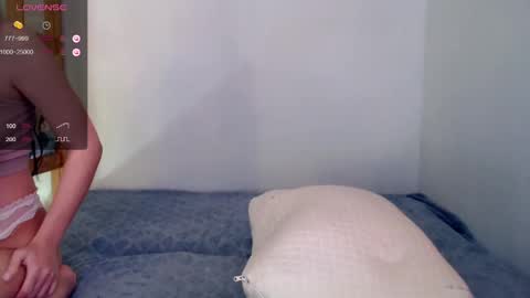 Snapshot of harriell chatting on 01-24-25, 03:43 Kira online show from 01-24-25, 03:43