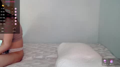 Snapshot of harriell chatting on 03-11-25, 03:37 Kira online show from 03-11-25, 03:37