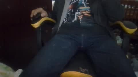 Snapshot of harry1cannary chatting on 10-12-25, 06:18 harry1cannary online show from 10-12-25, 06:18