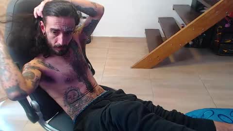 Snapshot of harry_reems_ chatting on 12-28-24, 02:53 OMAR online show from 12-28-24, 02:53