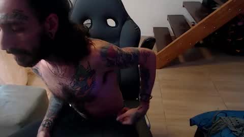 Snapshot of harry_reems_ chatting on 12-28-24, 08:25 OMAR online show from 12-28-24, 08:25