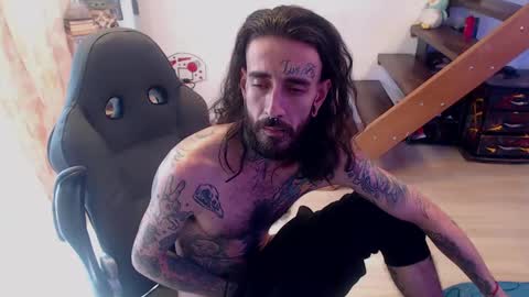 Snapshot of harry_reems_ chatting on 01-10-25, 03:16 OMAR online show from 01-10-25, 03:16