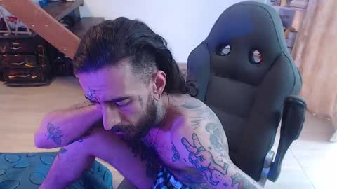 Snapshot of harry_reems_ chatting on 01-23-25, 03:43 OMAR online show from 01-23-25, 03:43