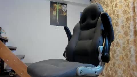 Snapshot of harry_reems_ chatting on 02-12-25, 05:15 OMAR online show from 02-12-25, 05:15