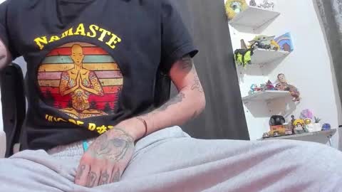 Snapshot of harry_reems_ chatting on 10-02-25, 06:09 OMAR online show from 10-02-25, 06:09