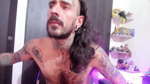 Snapshot of harry_reems_ chatting on 11-08-25, 04:23 OMAR online show from 11-08-25, 04:23