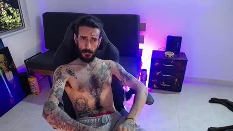 Snapshot of harry_reems_ chatting on 12-15-25, 04:06 OMAR online show from 12-15-25, 04:06