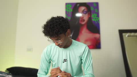 Snapshot of harrytwink18 chatting on 12-10-24, 01:33 HARRY online show from 12-10-24, 01:33