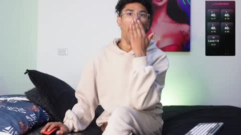 Snapshot of harrytwink18 chatting on 01-10-25, 01:20 HARRY online show from 01-10-25, 01:20