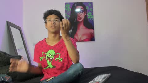 Snapshot of harrytwink18 chatting on 01-30-25, 01:42 HARRY online show from 01-30-25, 01:42