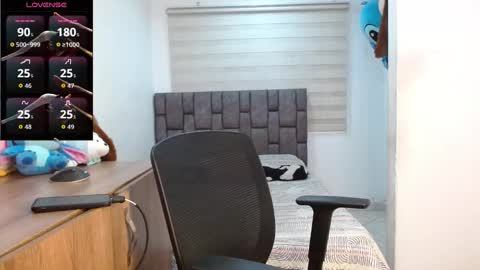 Snapshot of harrytwink18 chatting on 09-16-25, 02:29 HARRY online show from 09-16-25, 02:29