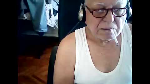 Snapshot of hasanben54398 chatting on 11-01-25, 06:37 hasan online show from 11-01-25, 06:37