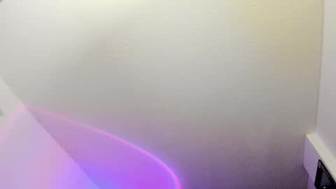 Snapshot of hat_girl chatting on 11-12-25, 04:24 Nicole online show from 11-12-25, 04:24