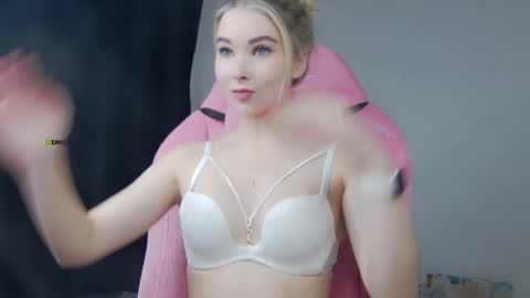 Anna online show from 11-16-25, 04:34