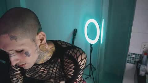 More content   2   online show from 10-15-25, 06:35