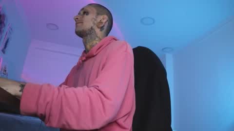 More content   2   online show from 10-19-25, 03:29