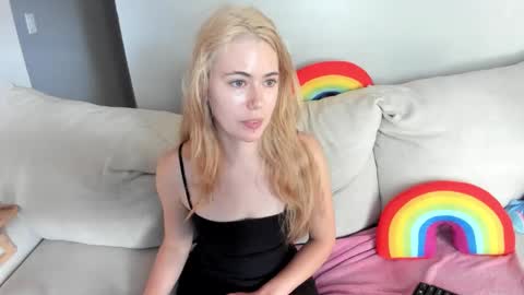 Snapshot of hayleyreign chatting on 02-16-26, 06:37 Hayley online show from 02-16-26, 06:37