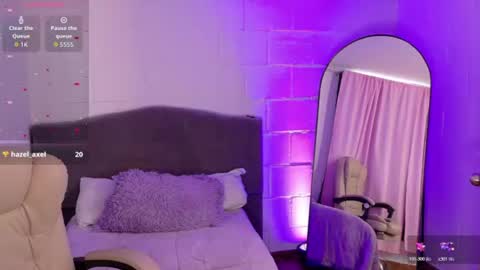 HAZEL LYNN ROSS online show from 06-25-26, 06:23