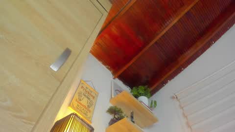 Im Hazel online show from 12-29-24, 01:34