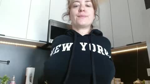 Hazel online show from 05-30-26, 04:15