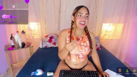 Snapshot of hazelstonne chatting on 12-18-25, 02:01 HAZEL online show from 12-18-25, 02:01